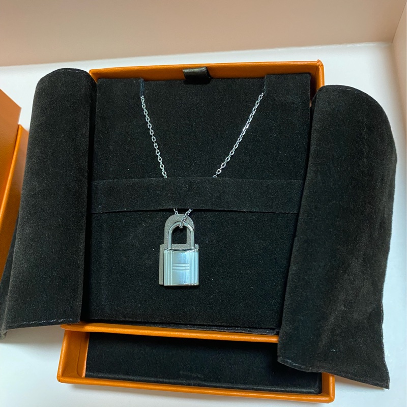 Hermes Kelly leather necklace-10