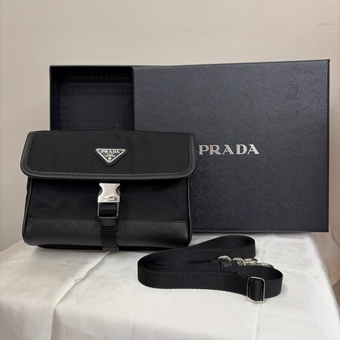 Prada側背手機包