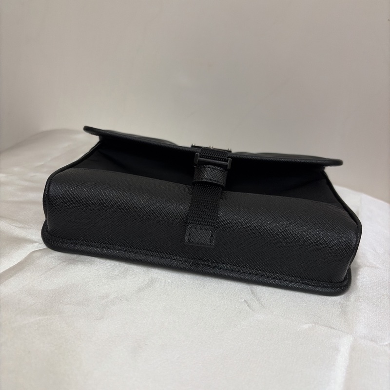 Prada側背手機包-3