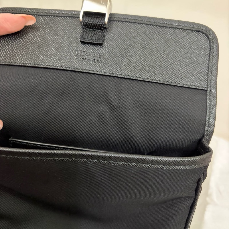 Prada側背手機包-9