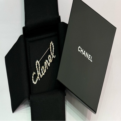 CHANEL 金色CHANEL logo 閃石珍珠胸針