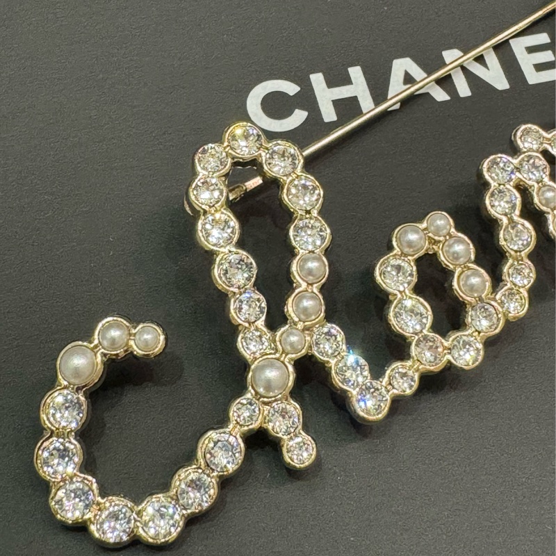 CHANEL 金色CHANEL logo 閃石珍珠胸針-3
