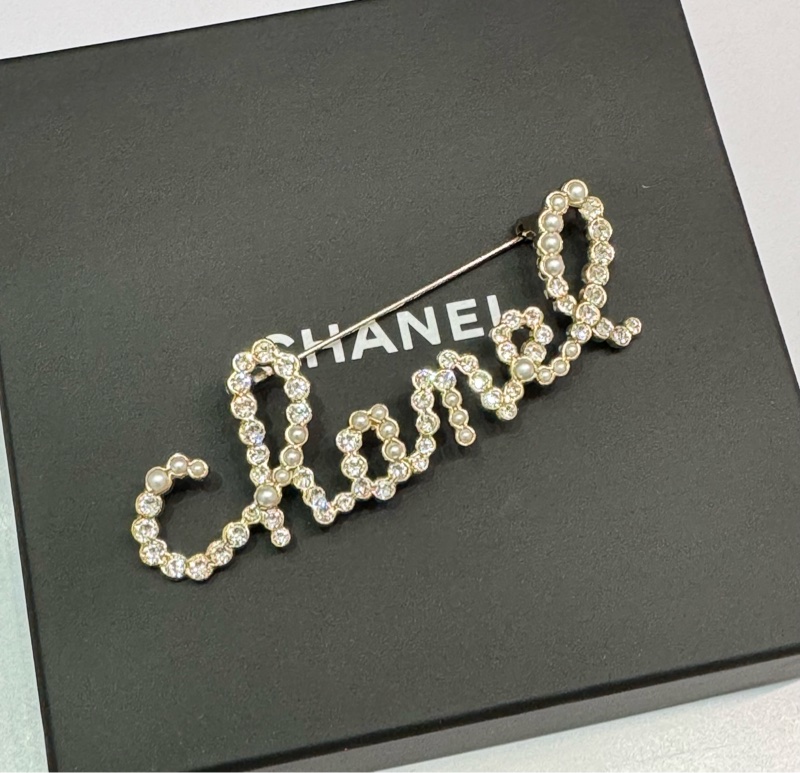 CHANEL 金色CHANEL logo 閃石珍珠胸針-6