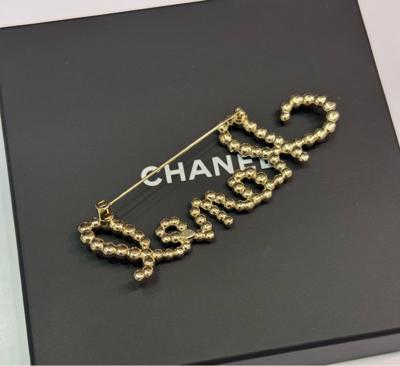 CHANEL 金色CHANEL logo 閃石珍珠胸針-9