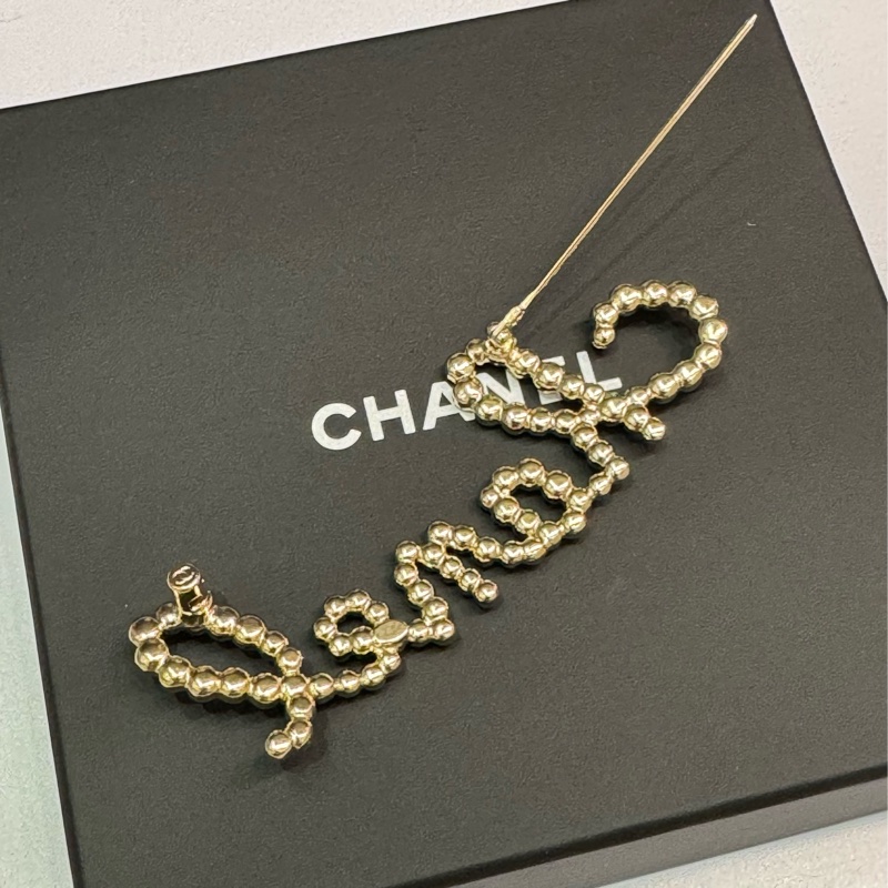 CHANEL 金色CHANEL logo 閃石珍珠胸針-10
