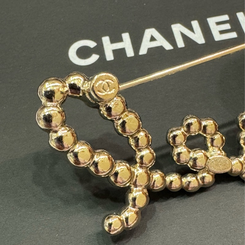 CHANEL 金色CHANEL logo 閃石珍珠胸針-11