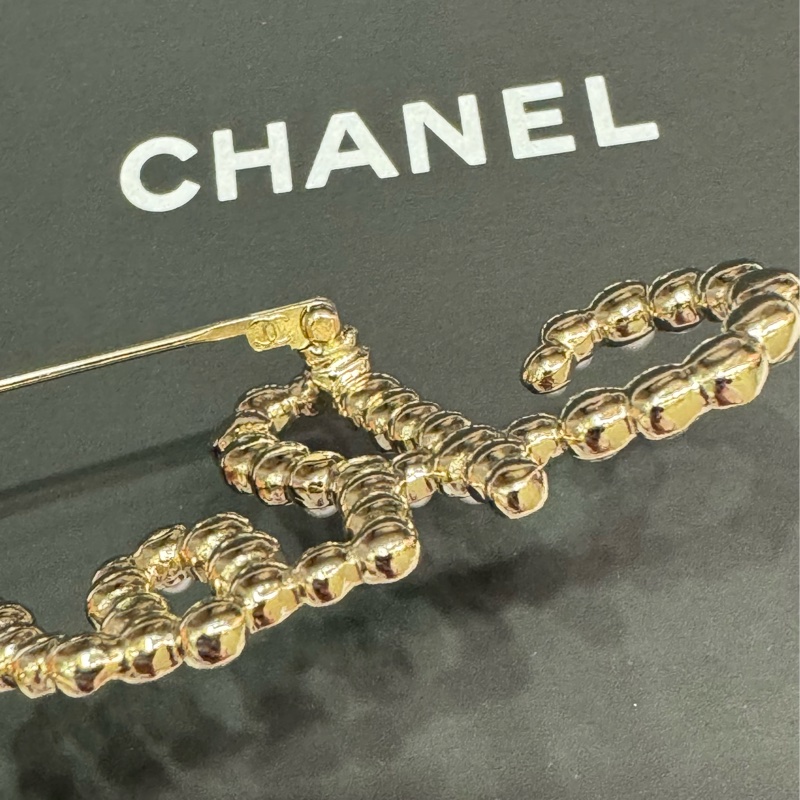 CHANEL 金色CHANEL logo 閃石珍珠胸針-12