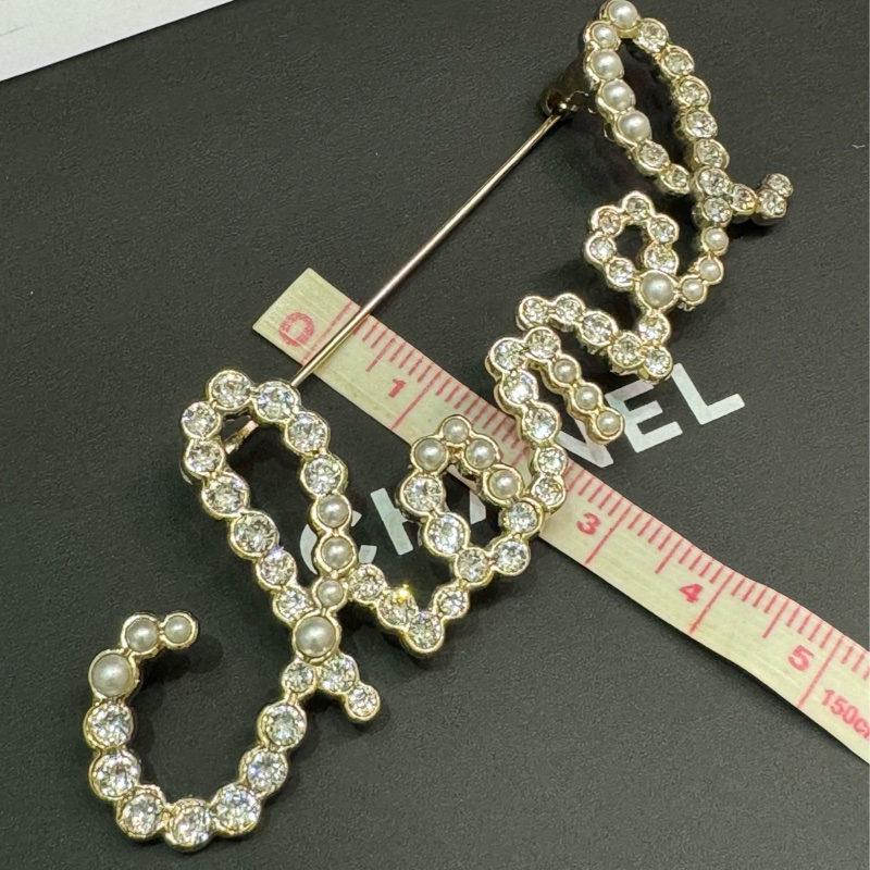 CHANEL 金色CHANEL logo 閃石珍珠胸針-14