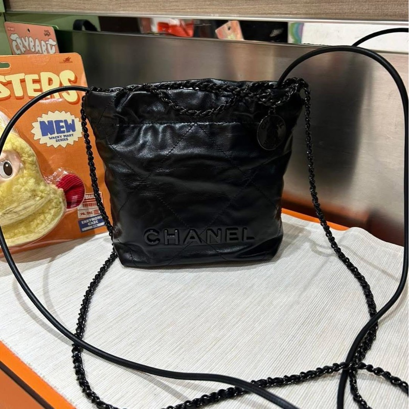 Chanel 22 mini so black calfskin-0