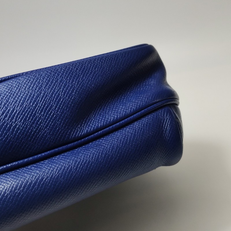 Louis Vuitton (LV) Outdoor牛皮純色拉鍊前袋斜挎包單肩包-8