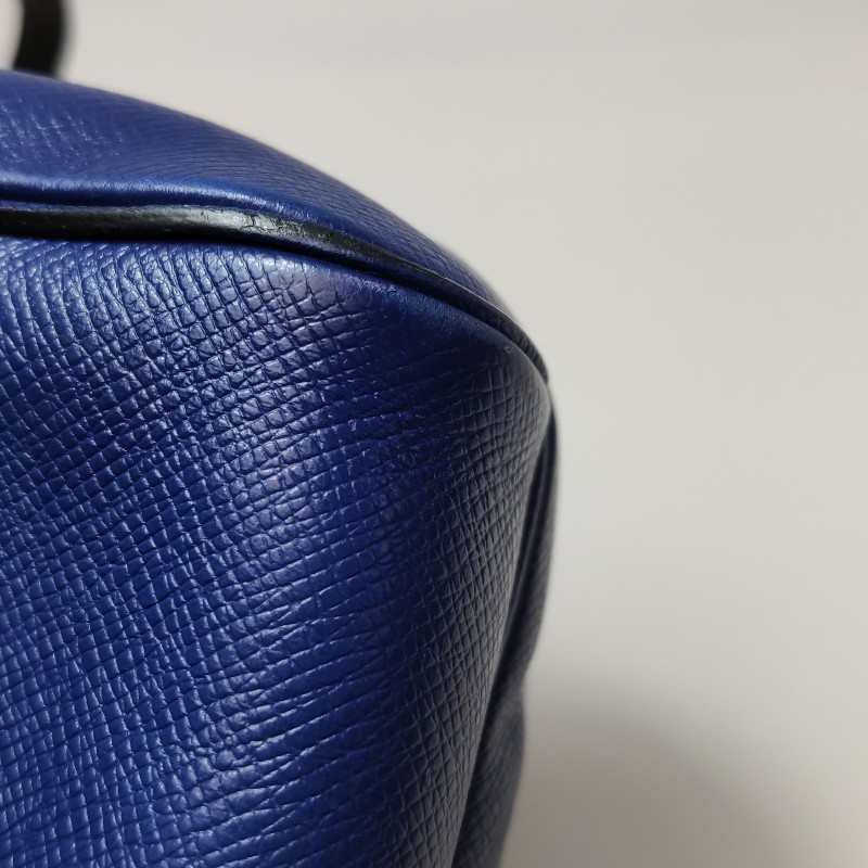 Louis Vuitton (LV) Outdoor牛皮純色拉鍊前袋斜挎包單肩包-12