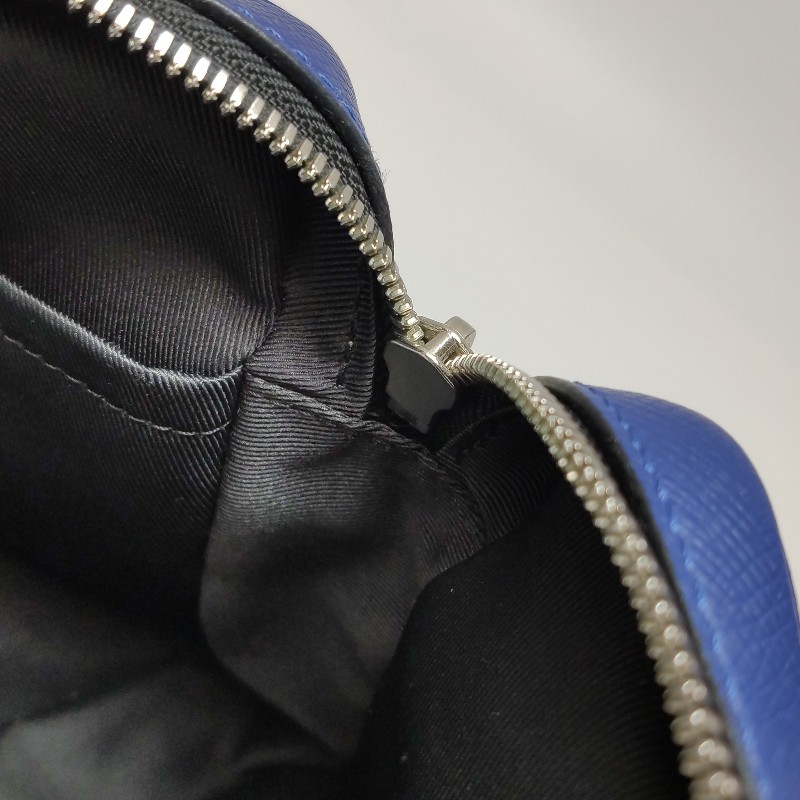 Louis Vuitton (LV) Outdoor牛皮純色拉鍊前袋斜挎包單肩包-14