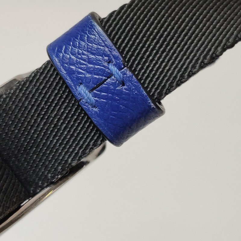 Louis Vuitton (LV) Outdoor牛皮純色拉鍊前袋斜挎包單肩包-15