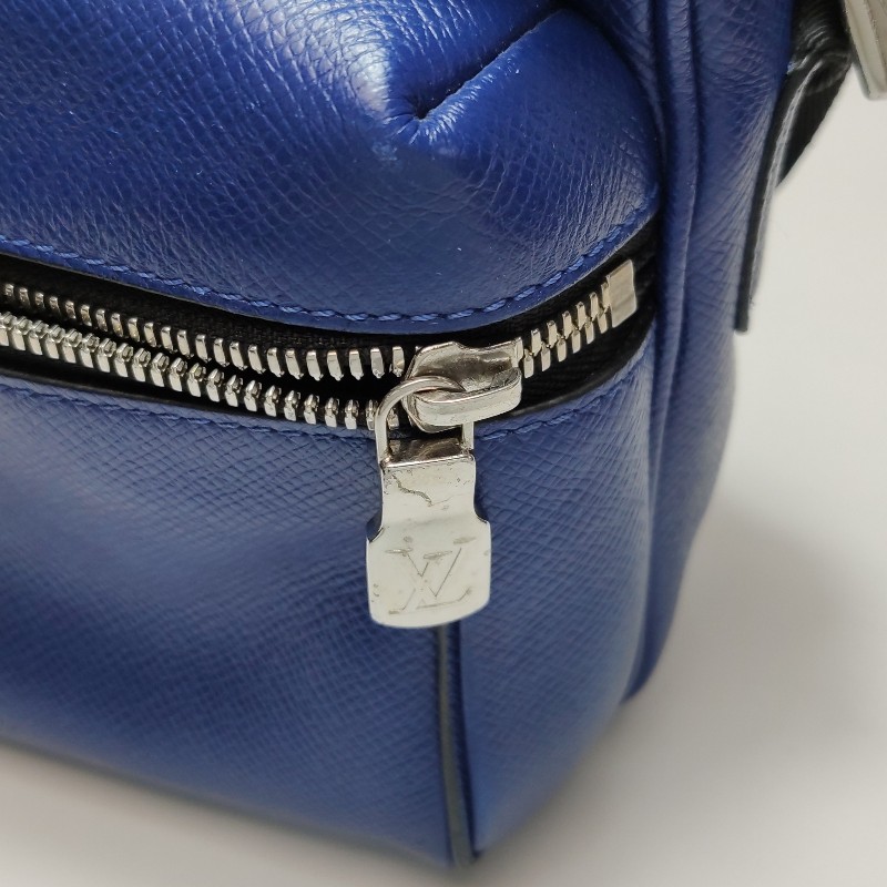 Louis Vuitton (LV) Outdoor牛皮純色拉鍊前袋斜挎包單肩包-16