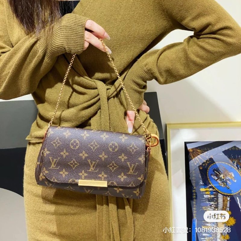 LV 經典老花M40717 🎀現品實拍 🎀 Favorite PM (小) 經典花紋鍊條肩背包 斜背包~二手-6