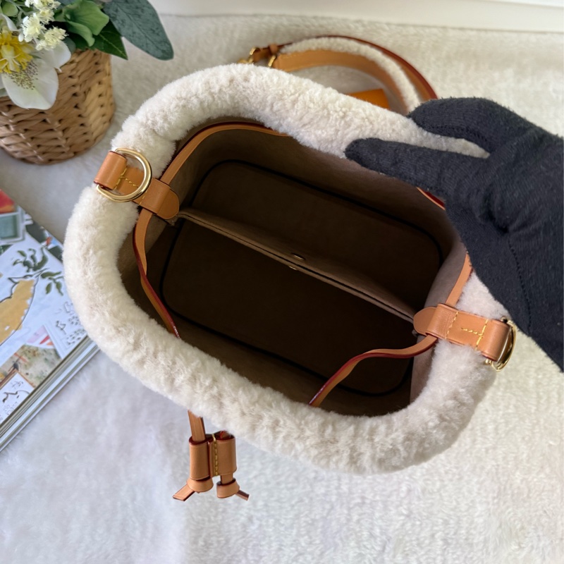 Cozygram NeoNoe BB 絨毛二用水桶包 M46319-6