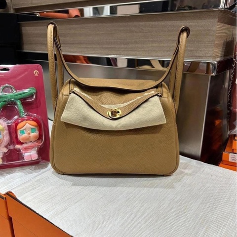 Hermes Lindy 26,餅乾色金扣,STAMP Z