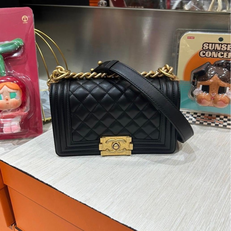 Chanel boy Chanel 20cm A67085 黑色牛皮金扣-0