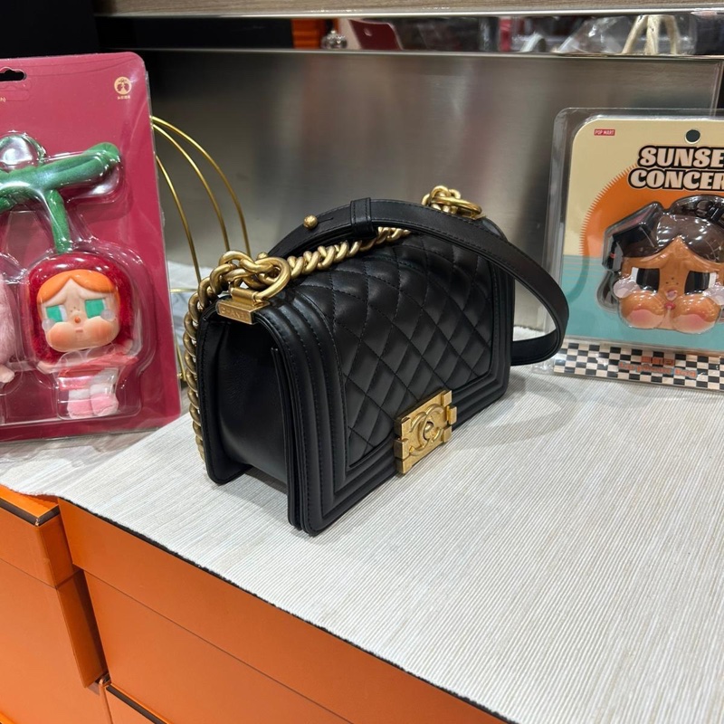 Chanel boy Chanel 20cm A67085 黑色牛皮金扣-1