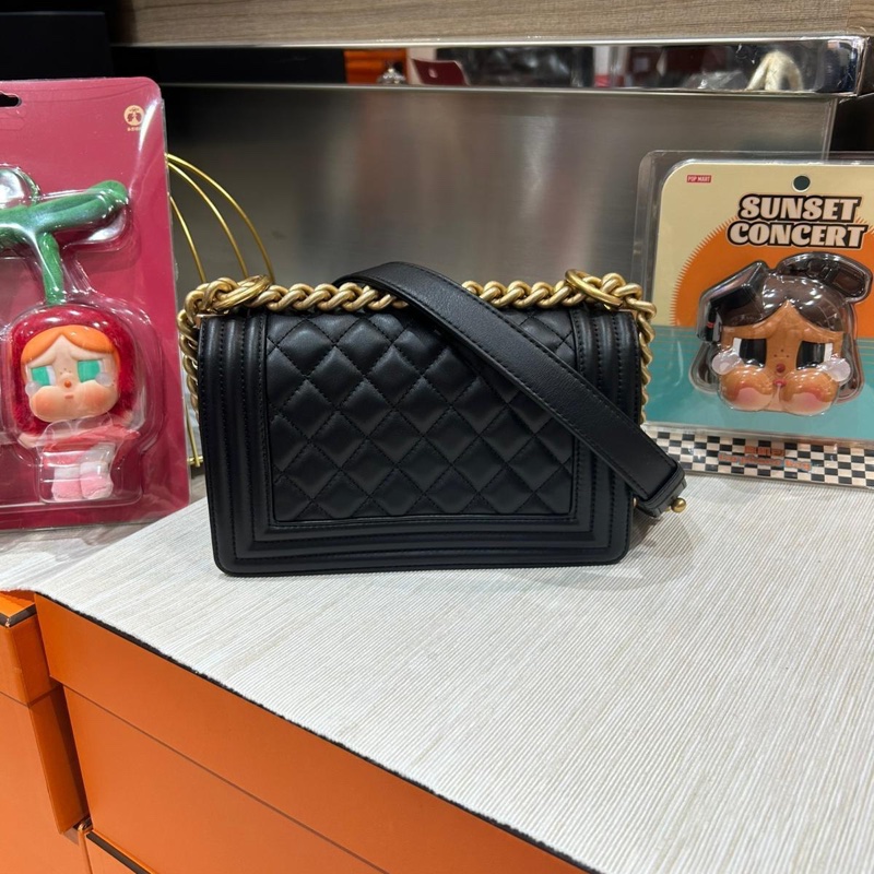 Chanel boy Chanel 20cm A67085 黑色牛皮金扣-2