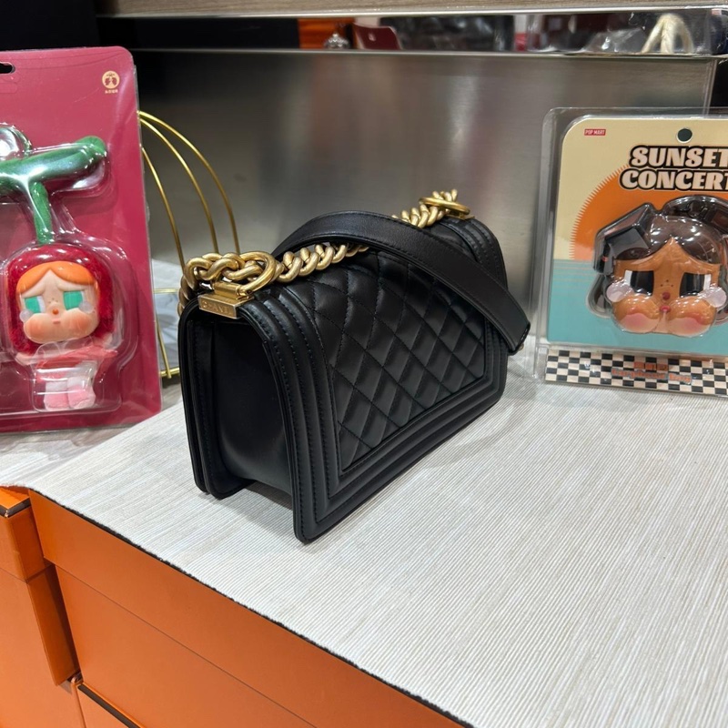 Chanel boy Chanel 20cm A67085 黑色牛皮金扣-3