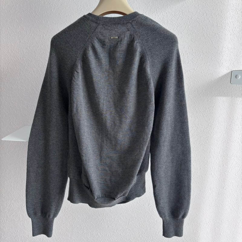 ::LOUIS VUITTON:: LV 灰色針織上衣 秋冬-1