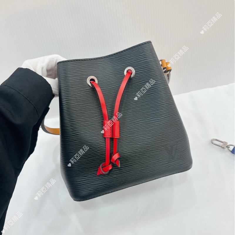 莉亞精品♡LV M25853 黑水波紋小水桶 二手-1