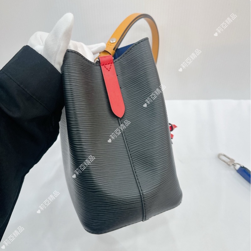 莉亞精品♡LV M25853 黑水波紋小水桶 二手-4