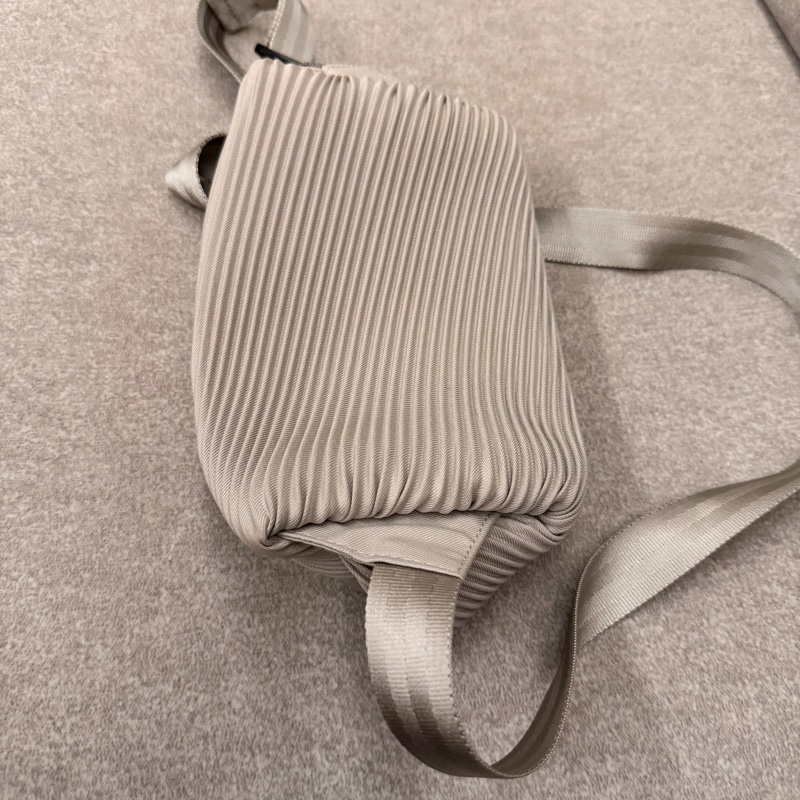 Pleats please 米色腰包-2