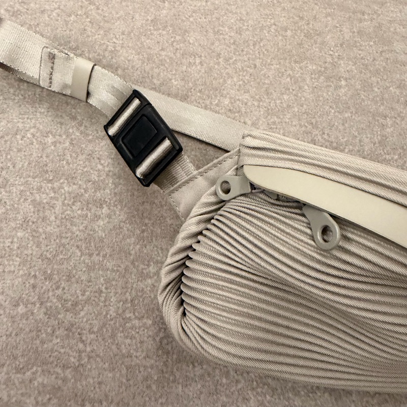 Pleats please 米色腰包-4