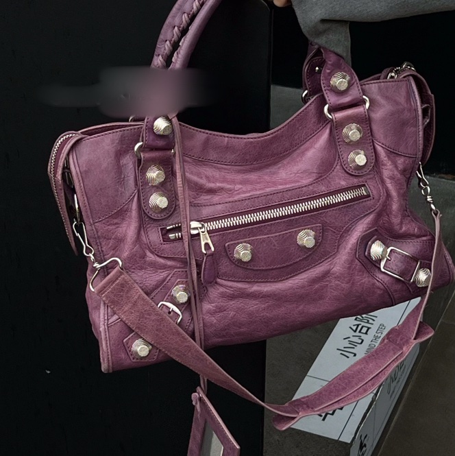Balenciaga 中款機車包-1