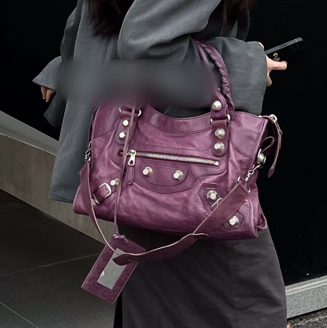 Balenciaga 中款機車包-4