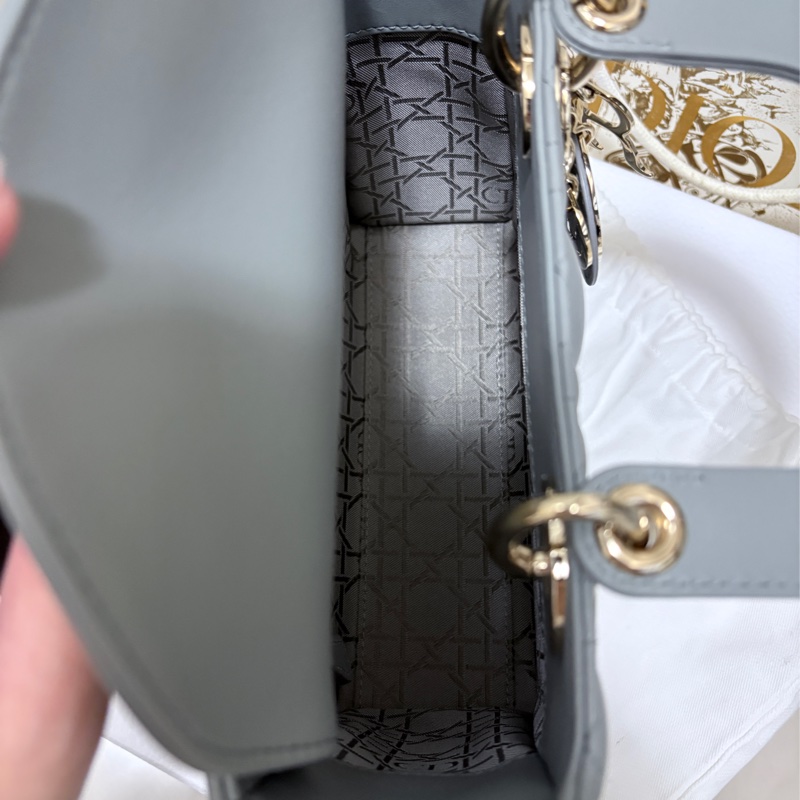 「配件齊全」Lady Dior 4格黛妃包 石灰色 小號 2022年微風廣場購入-9