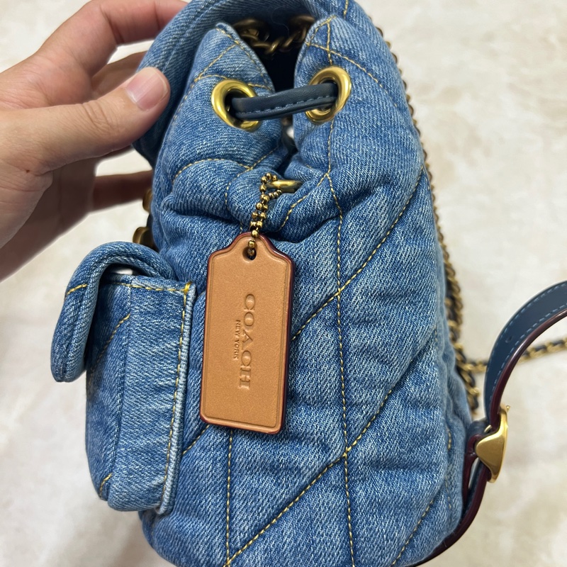 COACH TABBY 絎縫單寧牛仔鏈帶斜背/後背兩用包(單寧藍色)-6