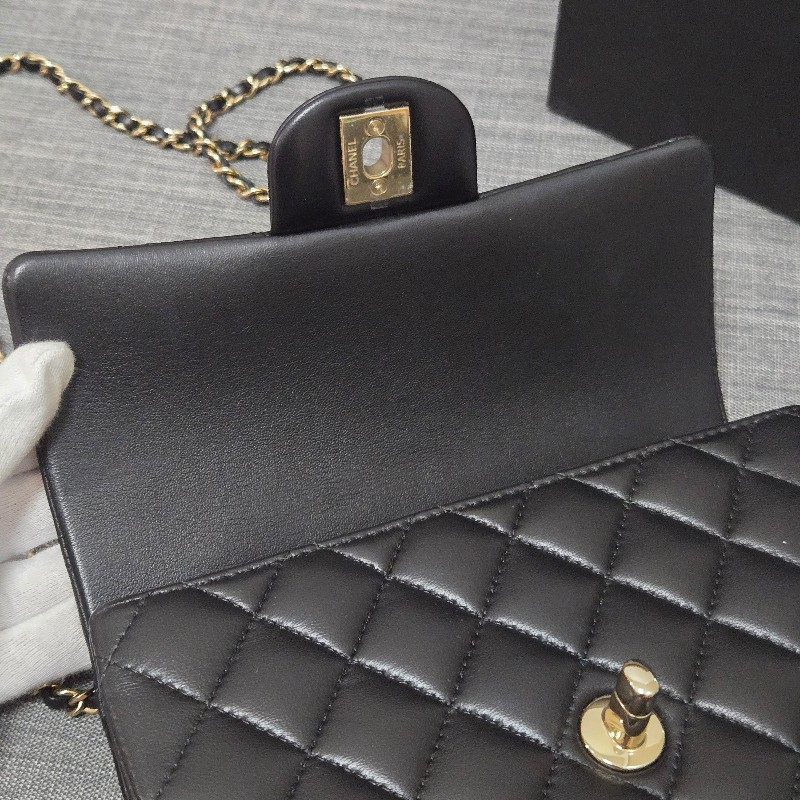 香奈兒 Chanel cf mini handle 20公分

黑金 晶片款-26