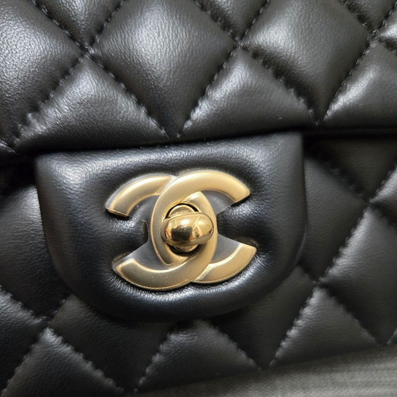 香奈兒 Chanel cf mini handle 20公分

黑金 晶片款-31