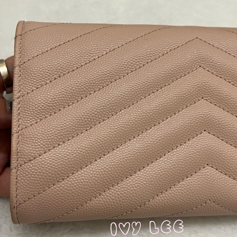 SAINT LAURENT YSL 聖羅蘭 山形紋 魚子醬 粉色 荔枝皮金字logo釦式長夾 正品 二手精品-24