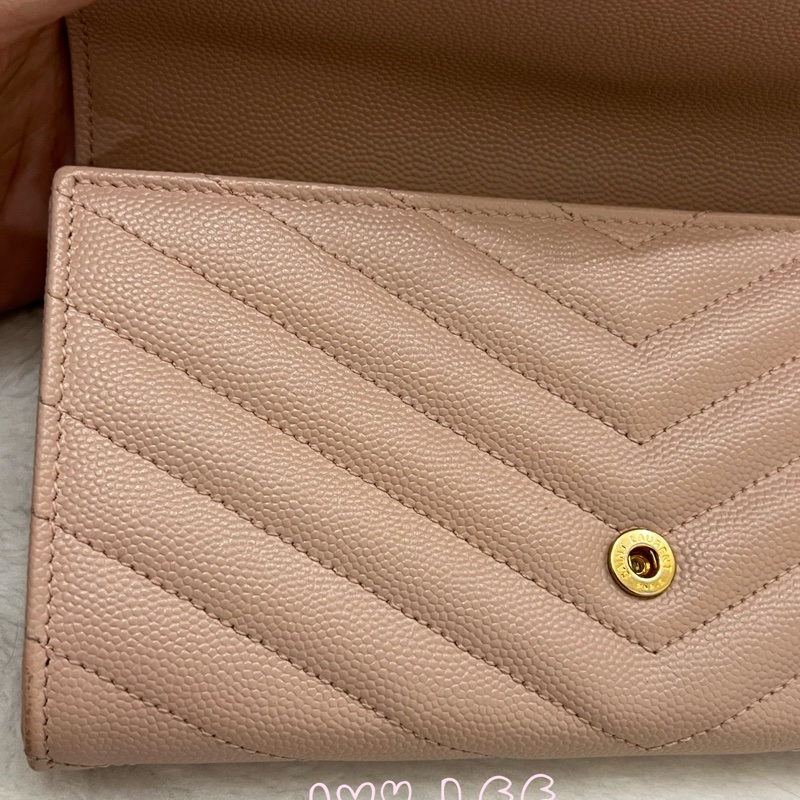 SAINT LAURENT YSL 聖羅蘭 山形紋 魚子醬 粉色 荔枝皮金字logo釦式長夾 正品 二手精品-28