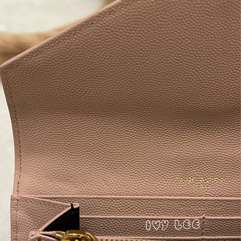 SAINT LAURENT YSL 聖羅蘭 山形紋 魚子醬 粉色 荔枝皮金字logo釦式長夾 正品 二手精品-31