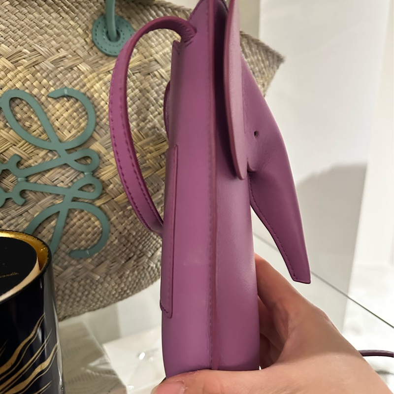 Loewe 大象手機包粉紫色-2