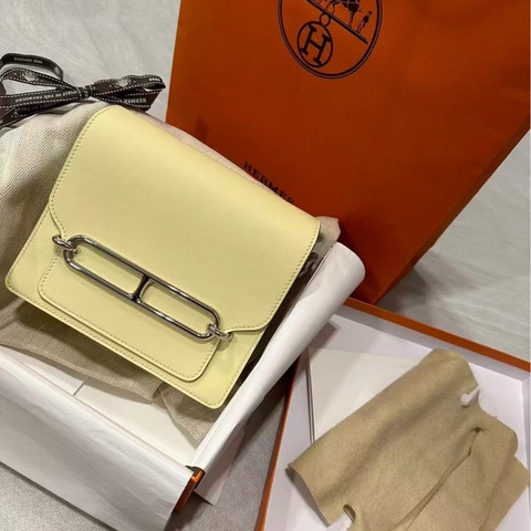 Hermes 愛馬仕 roulis 19 小雞黃 銀扣 W刻。內里乾淨，帶防塵袋。僅僅只是試背。