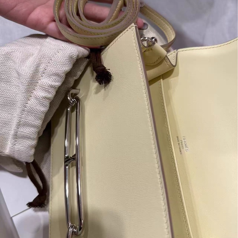 Hermes 愛馬仕 roulis 19 小雞黃 銀扣 W刻。內里乾淨，帶防塵袋。僅僅只是試背。-2