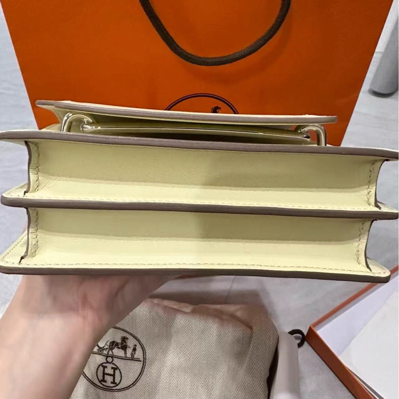 Hermes 愛馬仕 roulis 19 小雞黃 銀扣 W刻。內里乾淨，帶防塵袋。僅僅只是試背。-3
