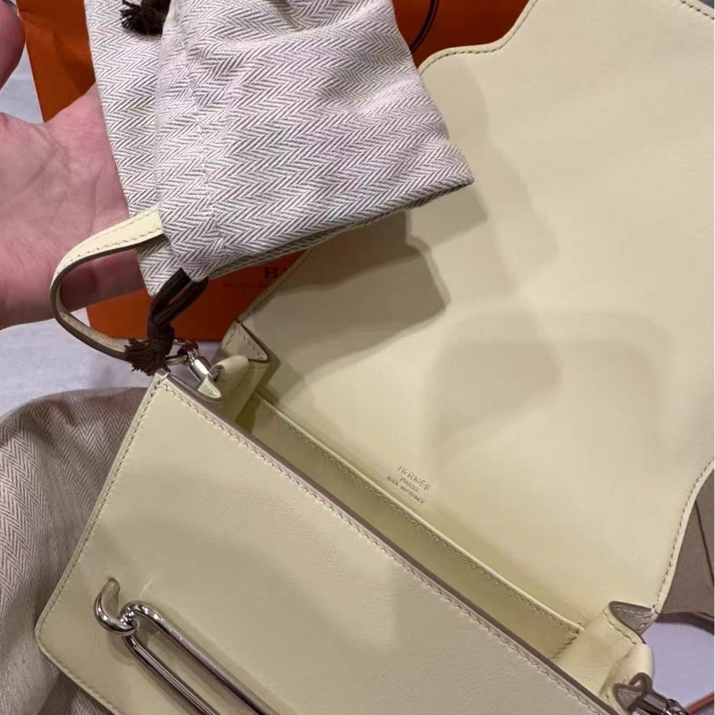 Hermes 愛馬仕 roulis 19 小雞黃 銀扣 W刻。內里乾淨，帶防塵袋。僅僅只是試背。-5