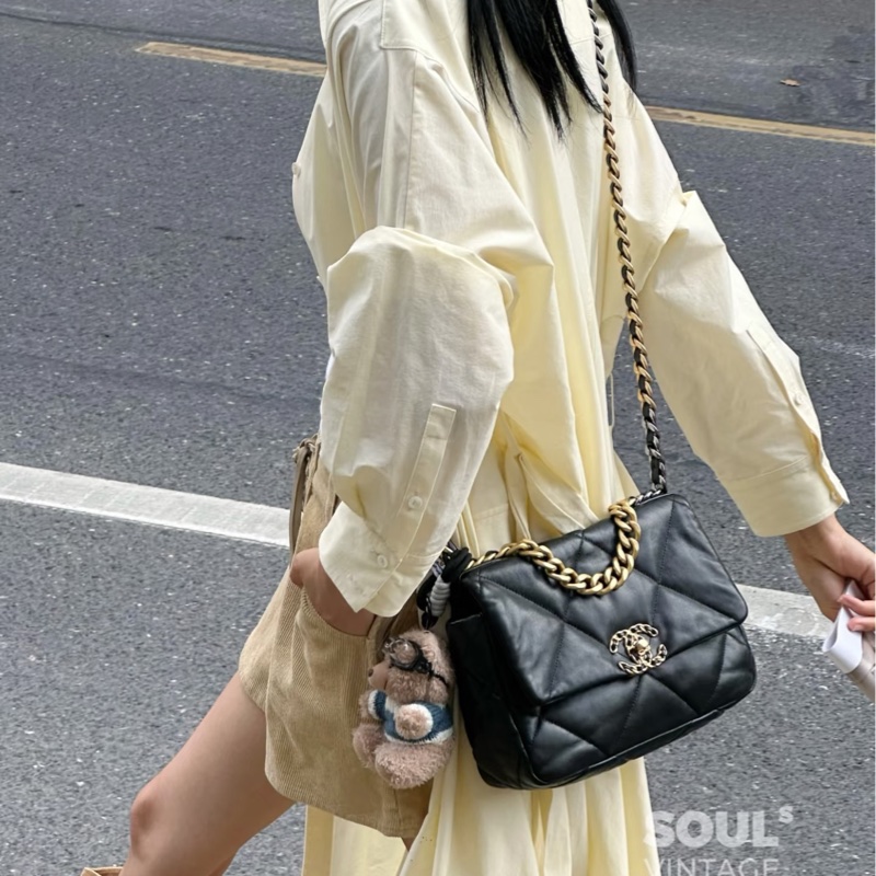 #全新帶膜 #全配🈶台灣購證 #芯片款 香奈兒黑金19bag小號-13