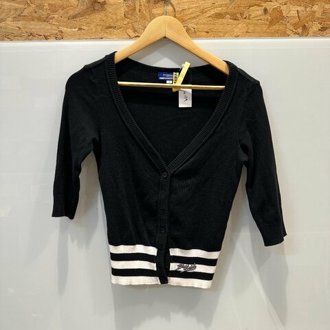 【美收精品】BURBERRY 黑白色針織上衣 4-179【隔月月中將轉賣至日本 上架期限30天】