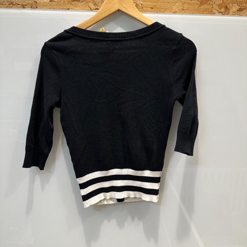 【美收精品】BURBERRY 黑白色針織上衣 4-179【隔月月中將轉賣至日本 上架期限30天】-1