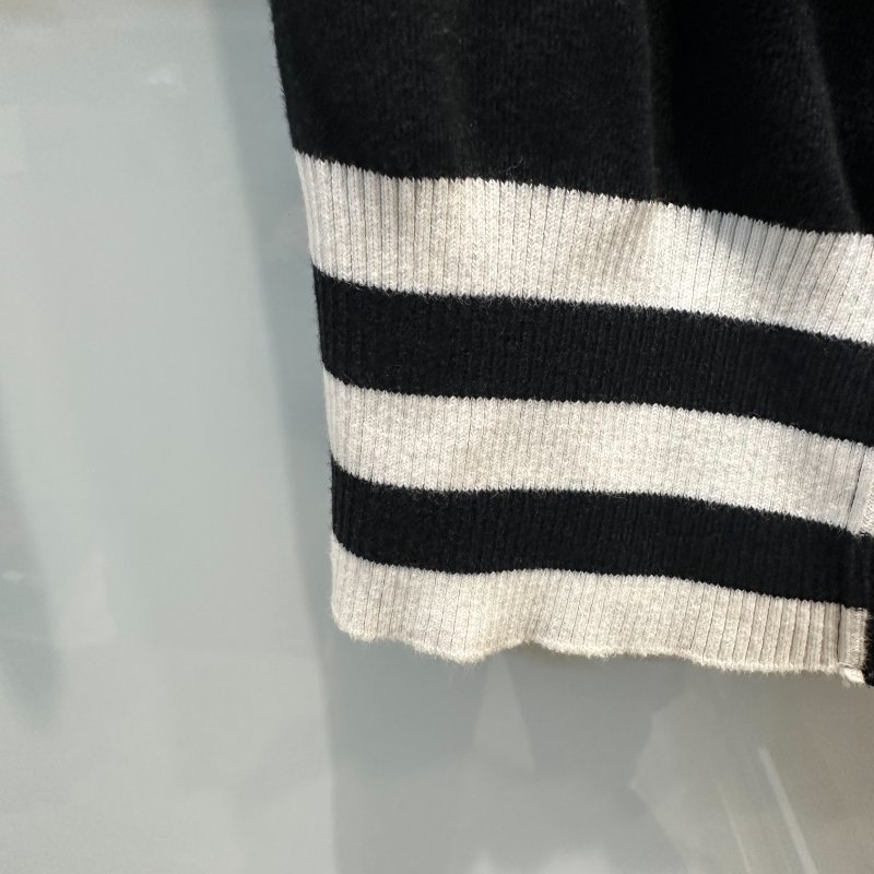 【美收精品】BURBERRY 黑白色針織上衣 4-179【隔月月中將轉賣至日本 上架期限30天】-3