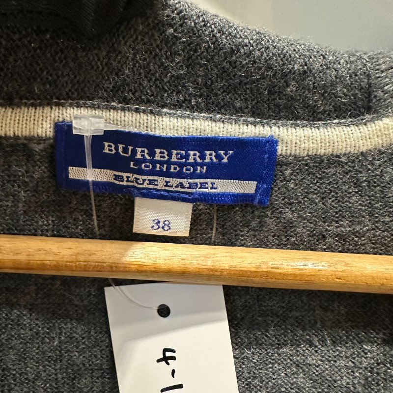 【美收精品】BURBERRY 灰白色連帽上衣 4-182【隔月月中將轉賣至日本 上架期限30天】-6