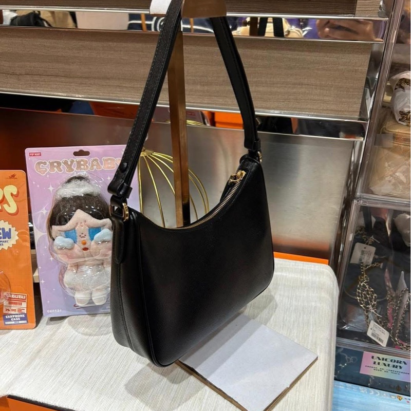 Prada Re-Edition hobo 牛皮 肩帶可調節長度-3